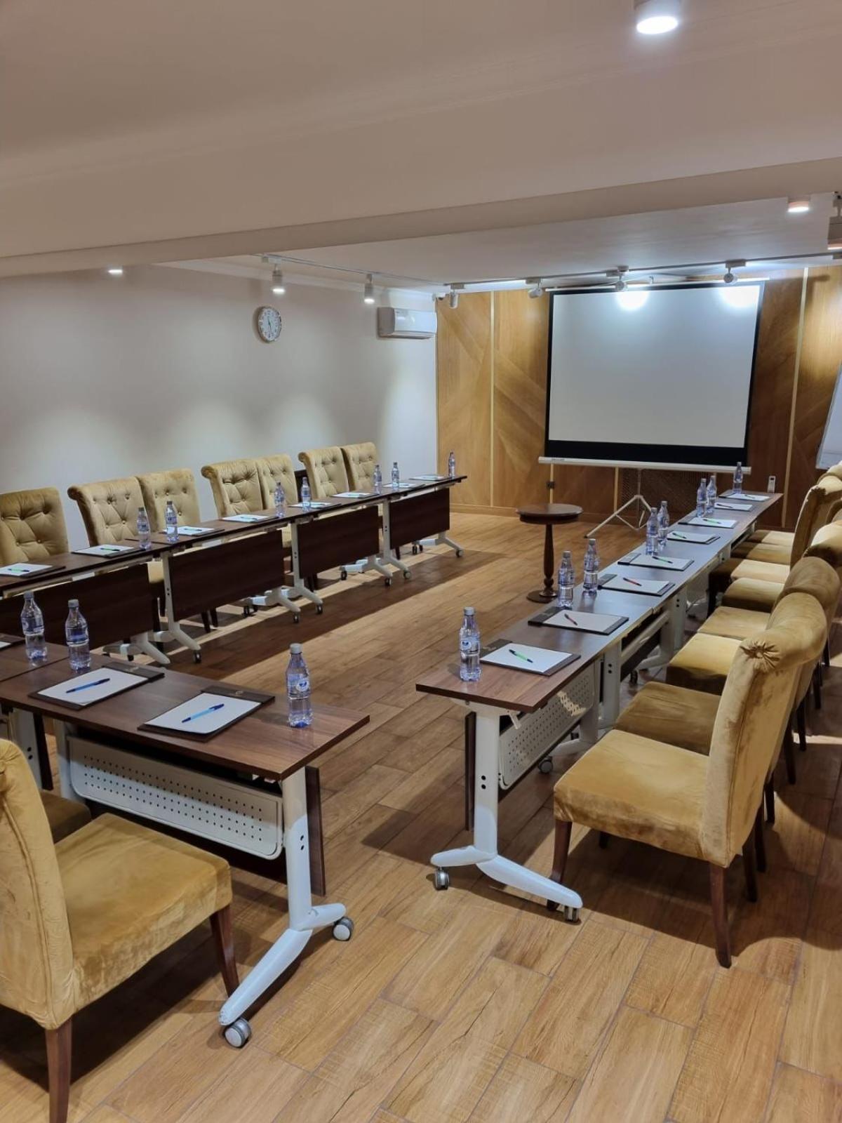 Plaza Hotel אלמטי מראה חיצוני תמונה