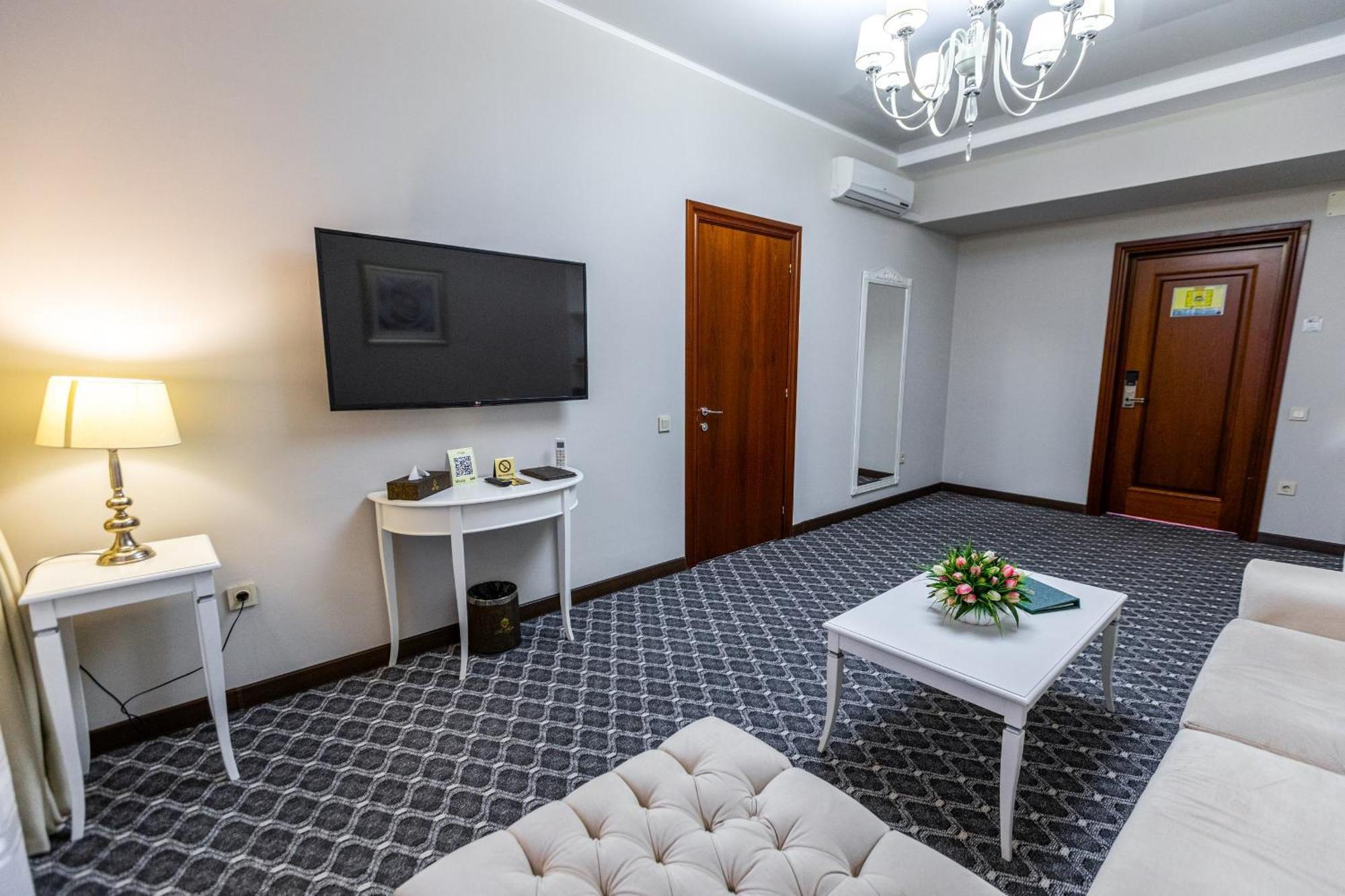 Plaza Hotel אלמטי חדר תמונה