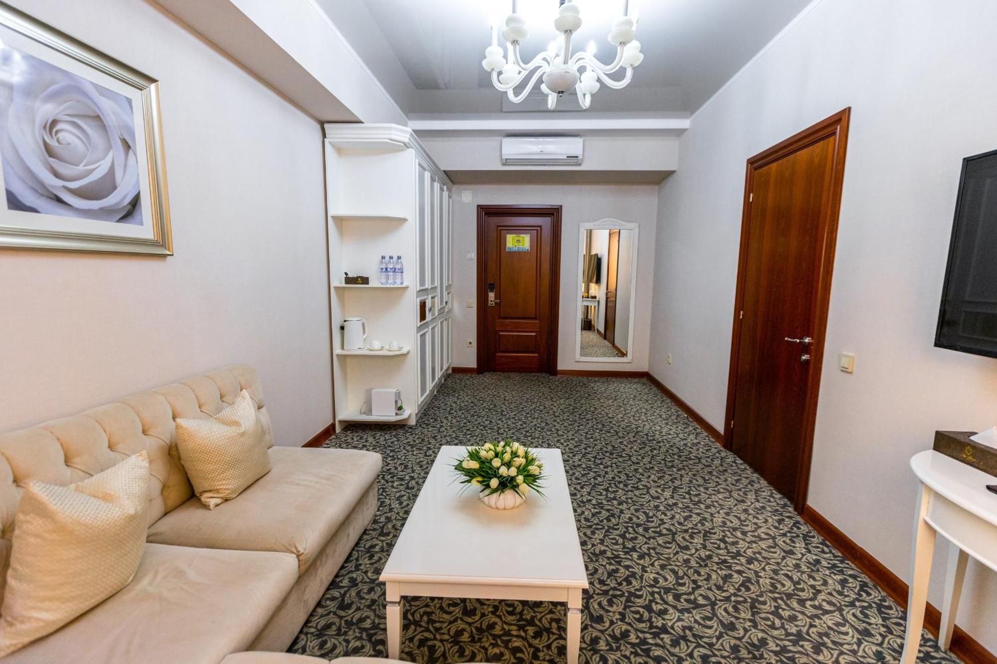 Plaza Hotel אלמטי חדר תמונה