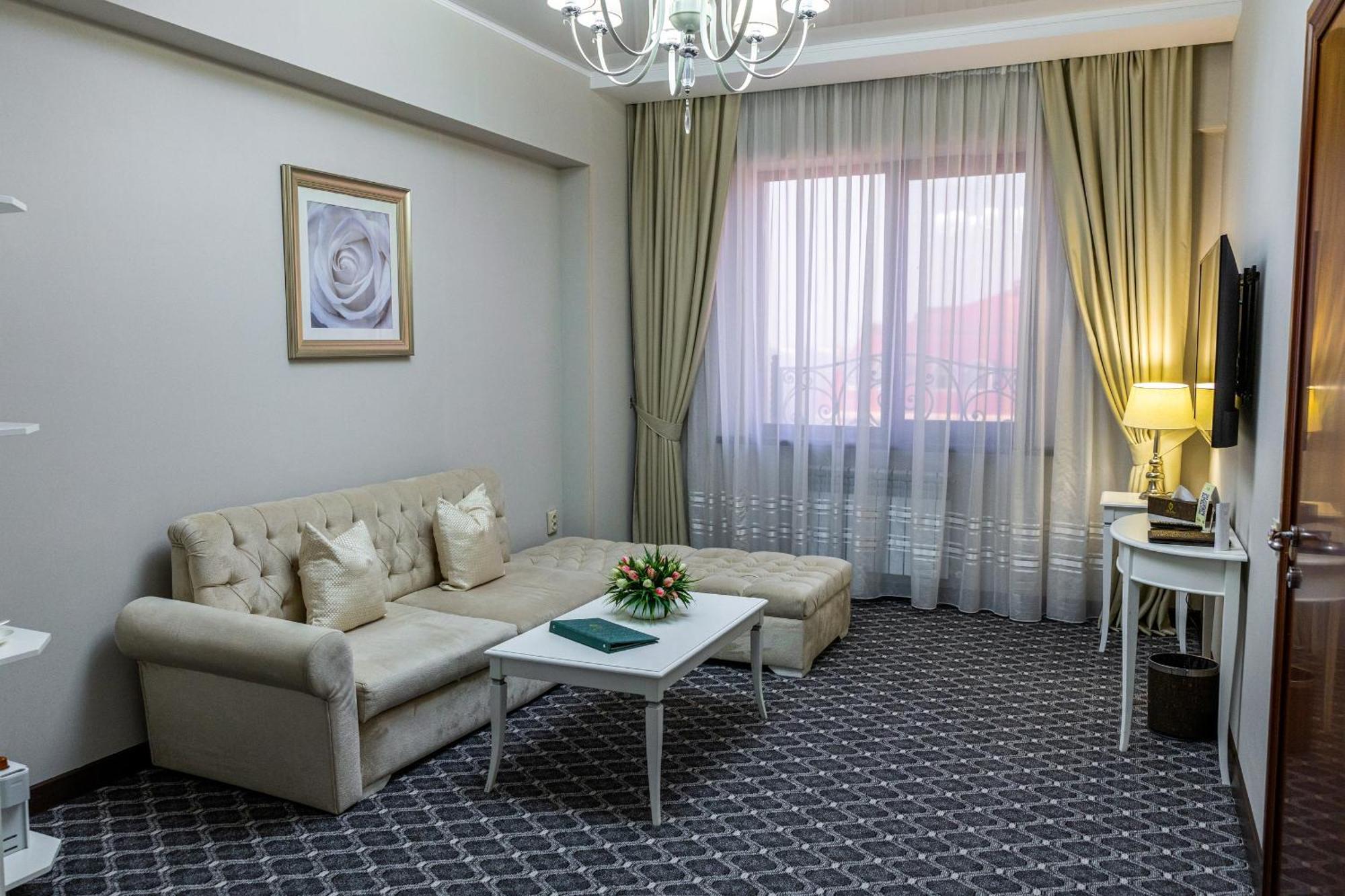 Plaza Hotel אלמטי חדר תמונה