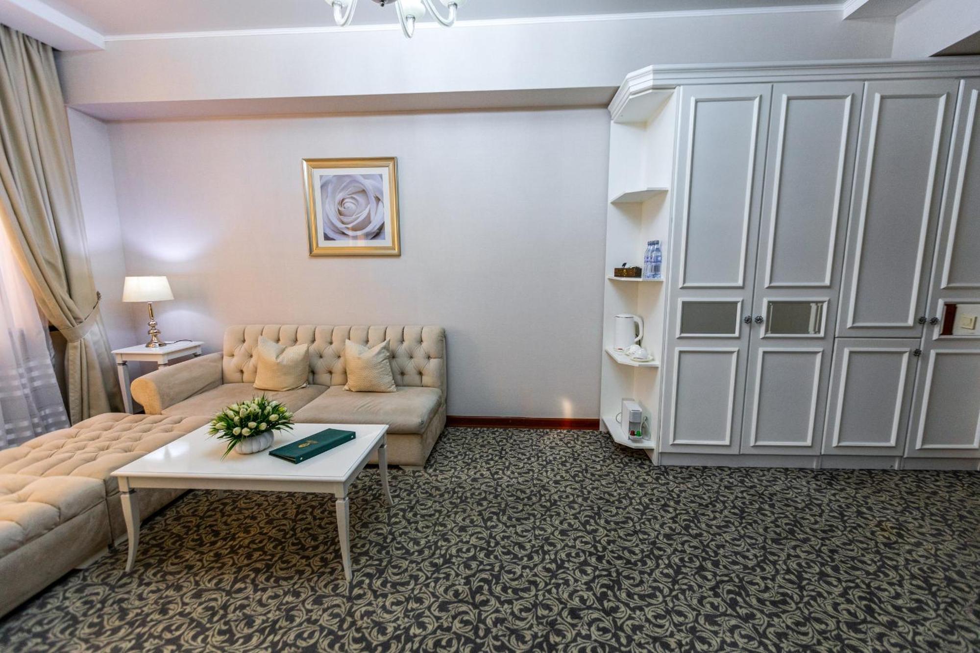 Plaza Hotel אלמטי חדר תמונה
