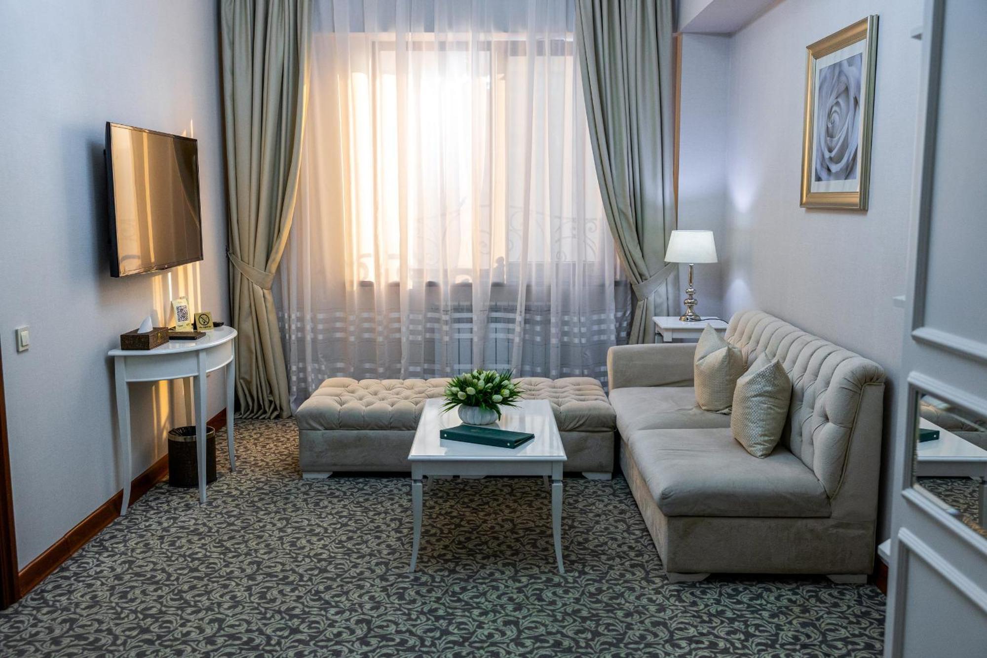 Plaza Hotel אלמטי חדר תמונה