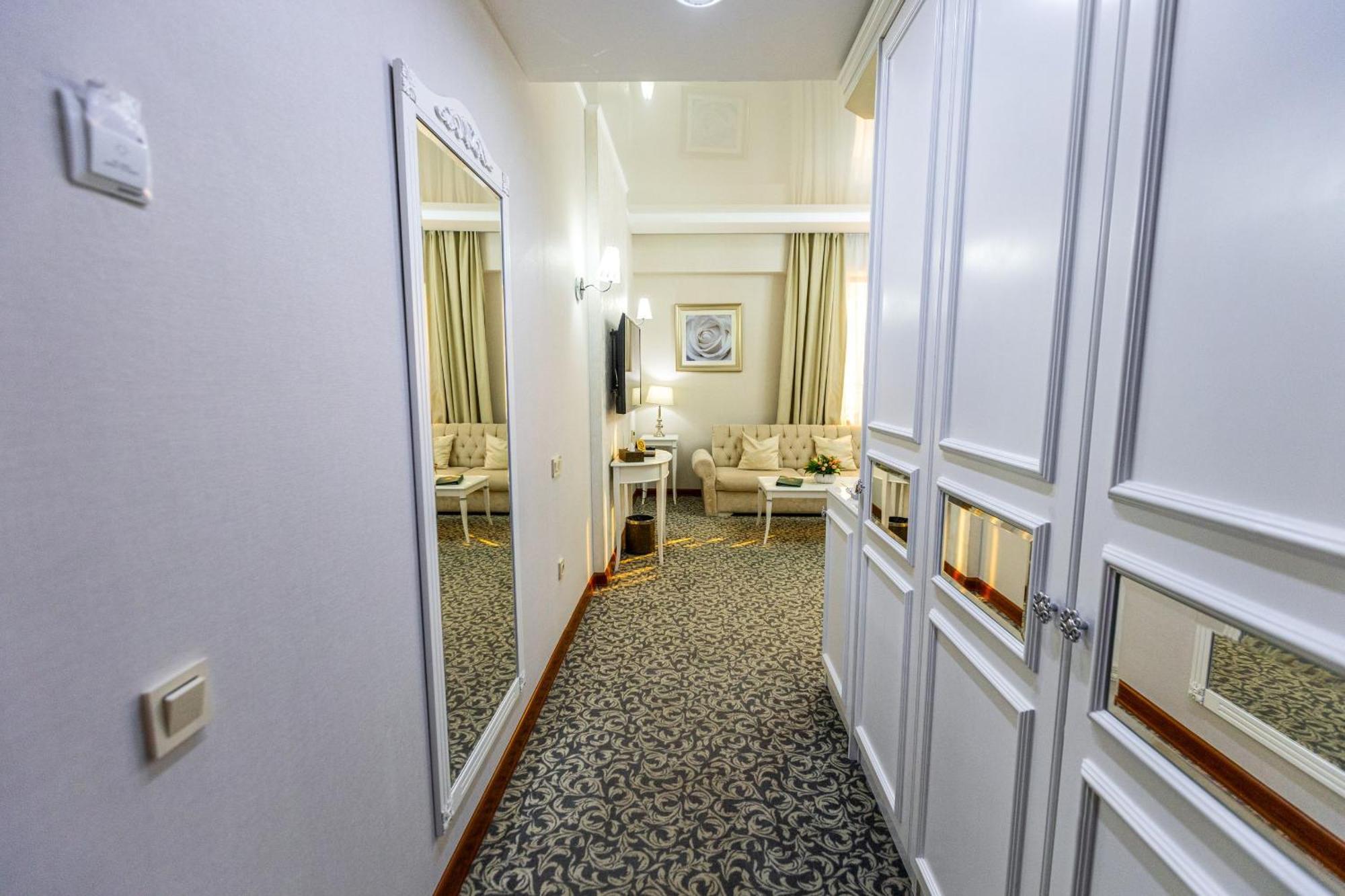 Plaza Hotel אלמטי חדר תמונה