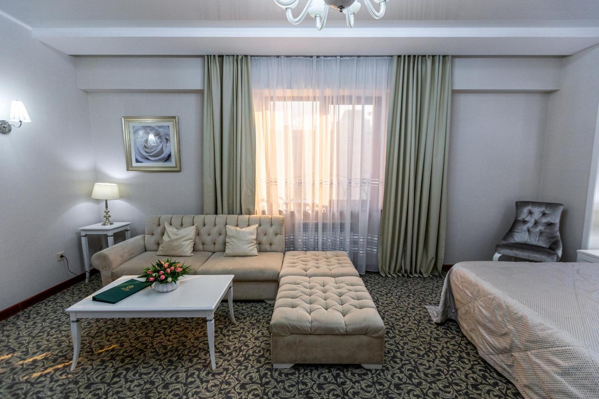 Plaza Hotel אלמטי חדר תמונה
