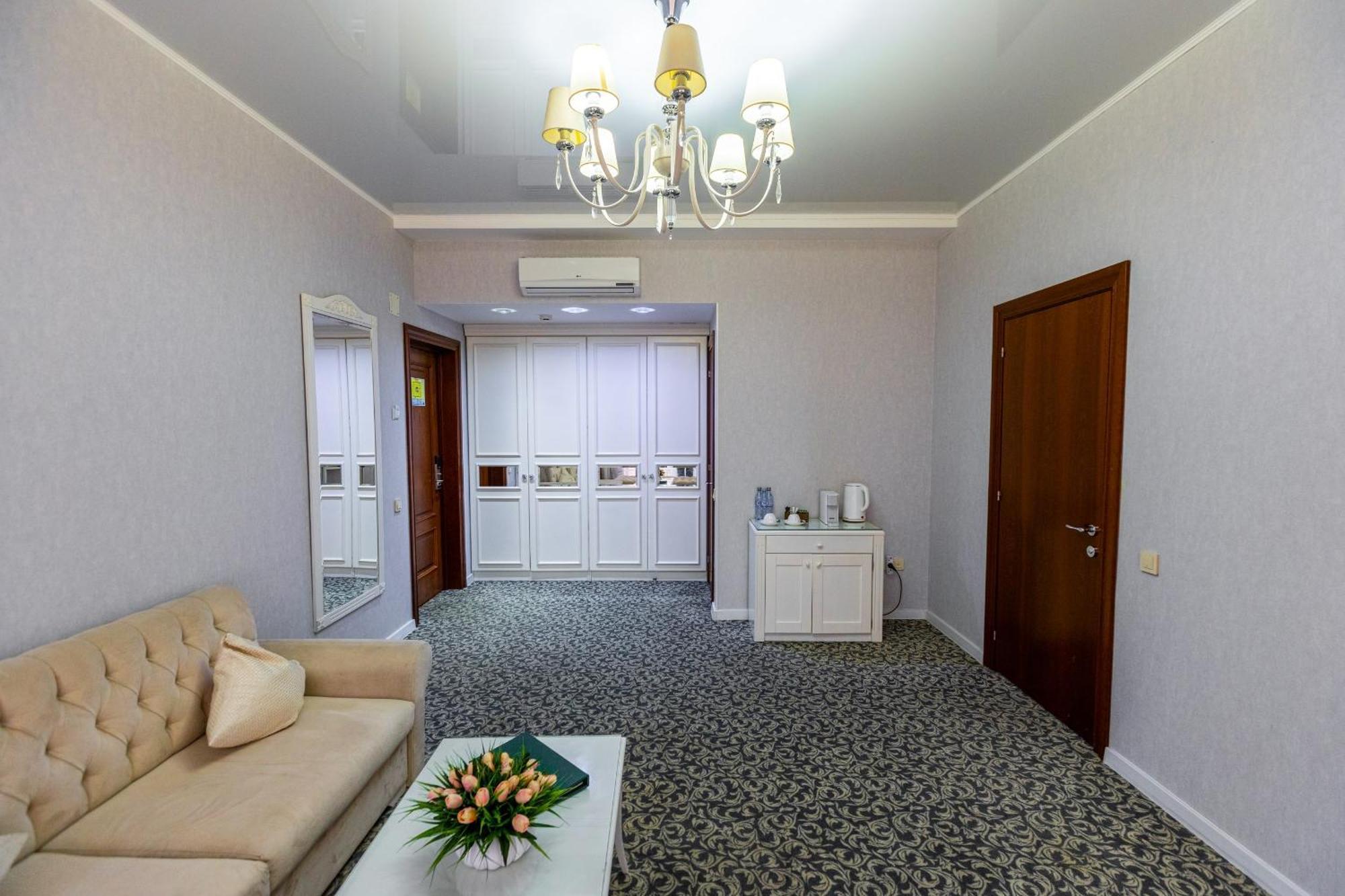 Plaza Hotel אלמטי מראה חיצוני תמונה