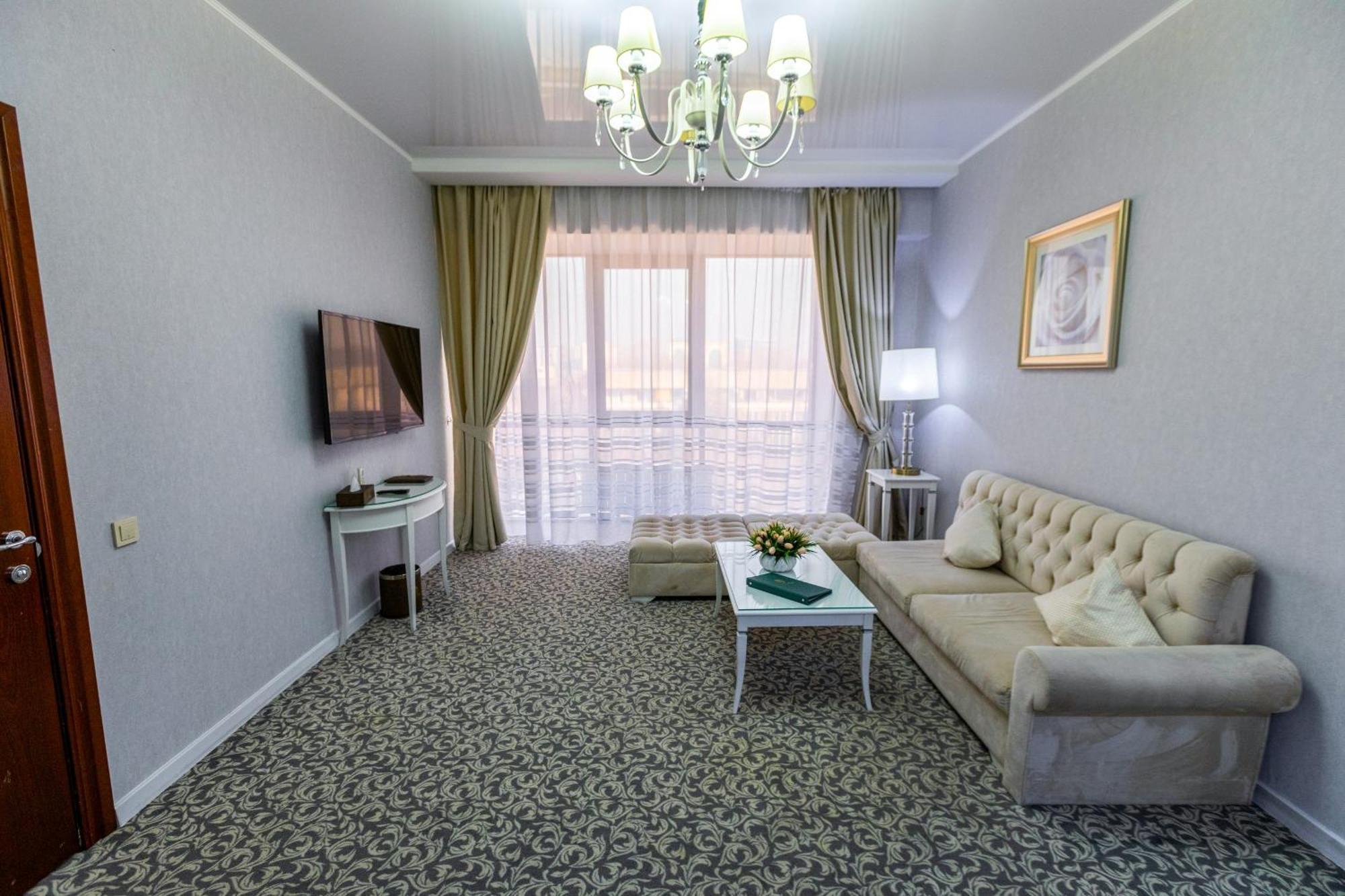 Plaza Hotel אלמטי מראה חיצוני תמונה