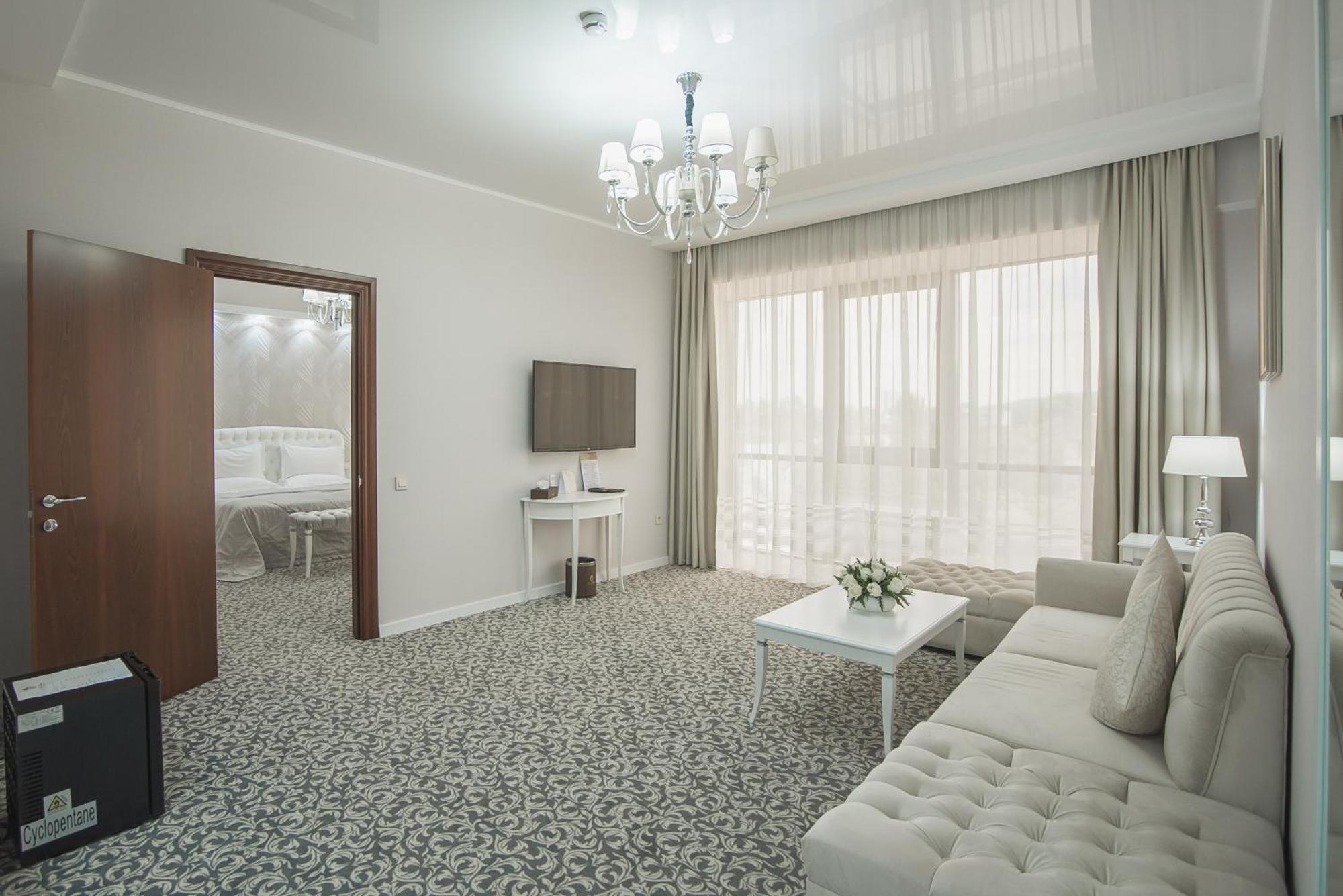 Plaza Hotel אלמטי מראה חיצוני תמונה