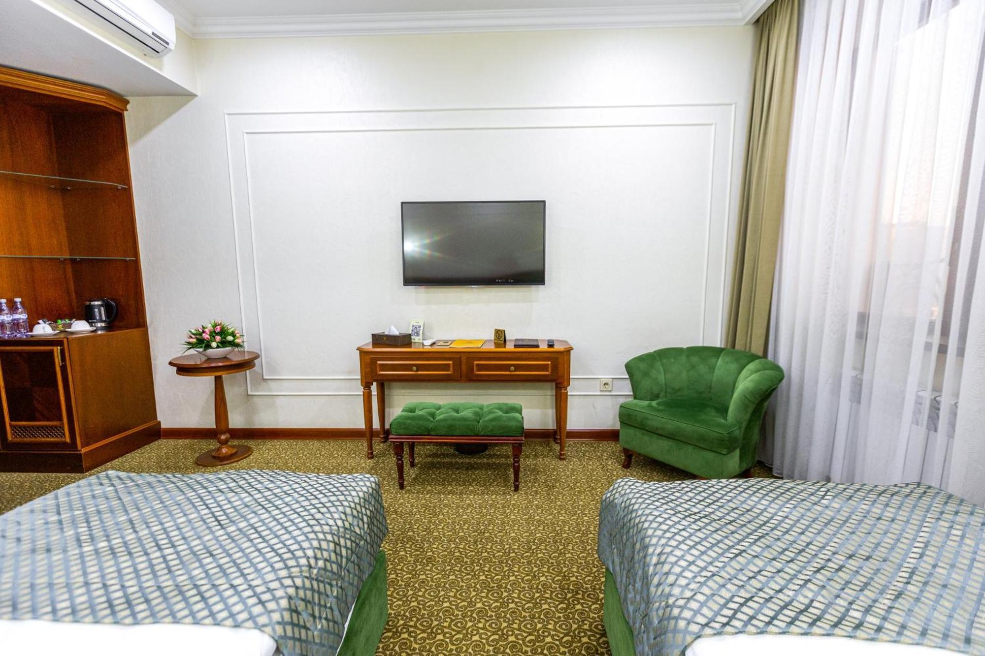 Plaza Hotel אלמטי חדר תמונה