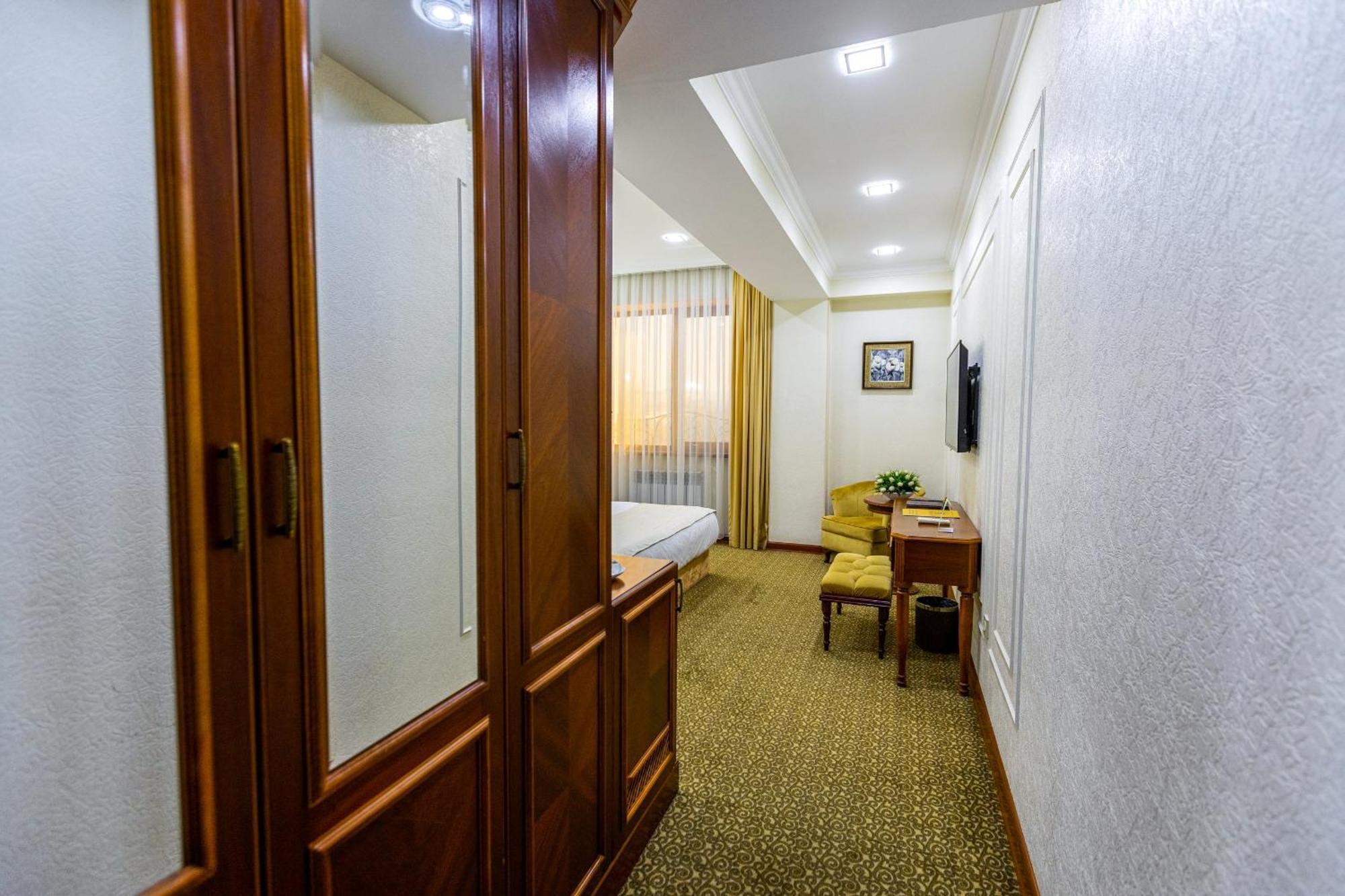 Plaza Hotel אלמטי חדר תמונה